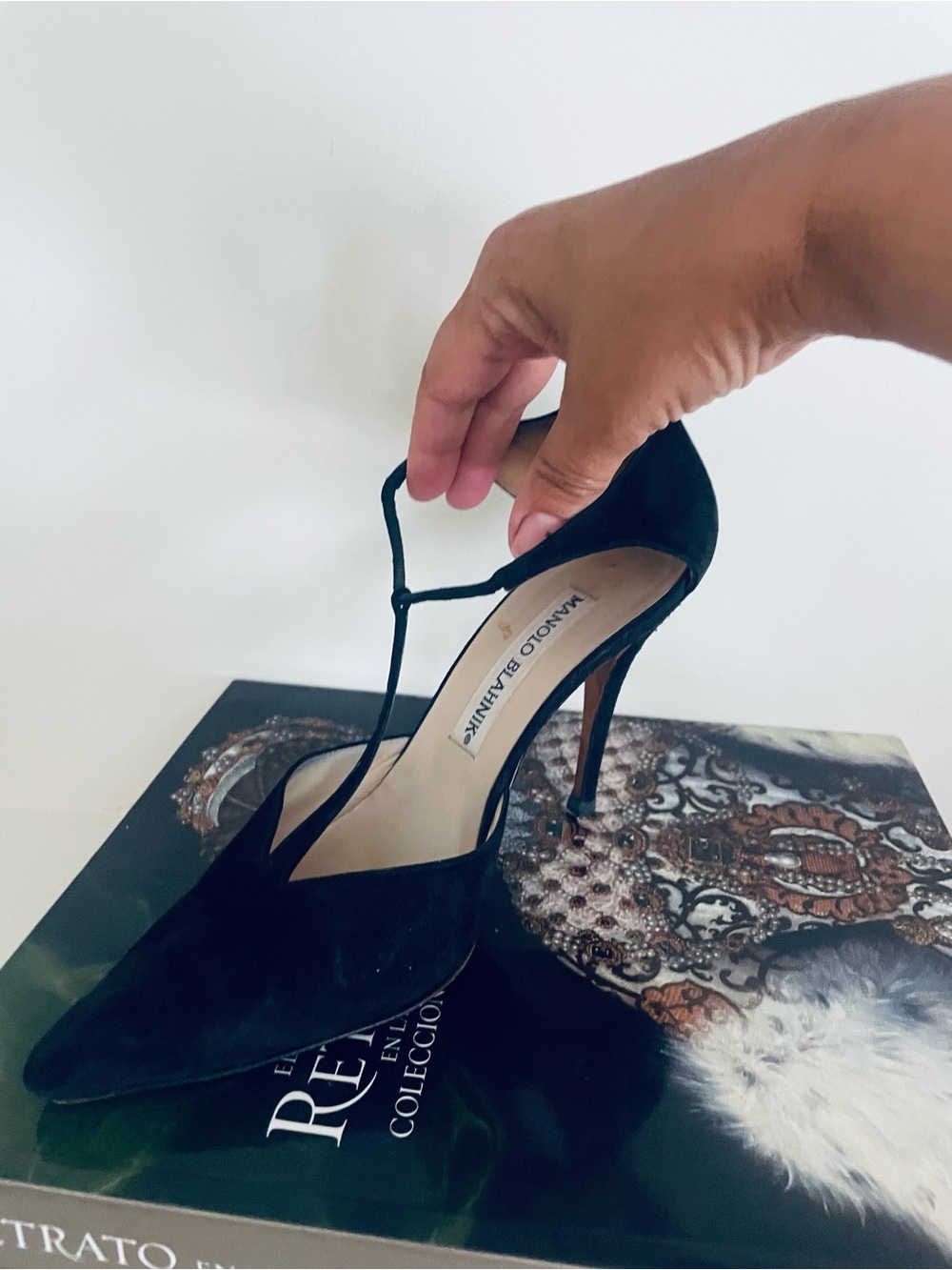 VINTAGE Manolo Blahnik Black Suede T-Strap Pointed Pumps